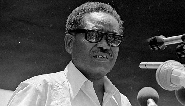 Colecção de pintura sobre vida e obra de António Agostinho Neto em